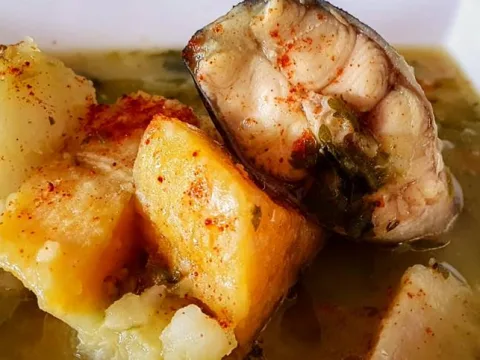 Bagre servido con salsa de coco